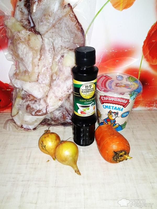 Жареные кальмары с луком и сметаной - рецепт с фото пошагово
