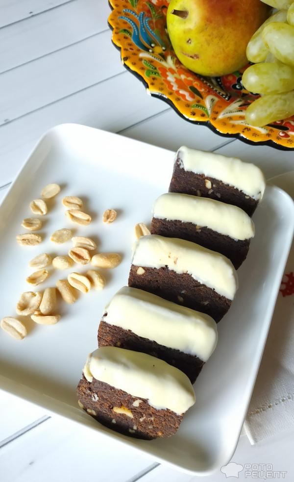 Шоколадное печенье с орехами фото