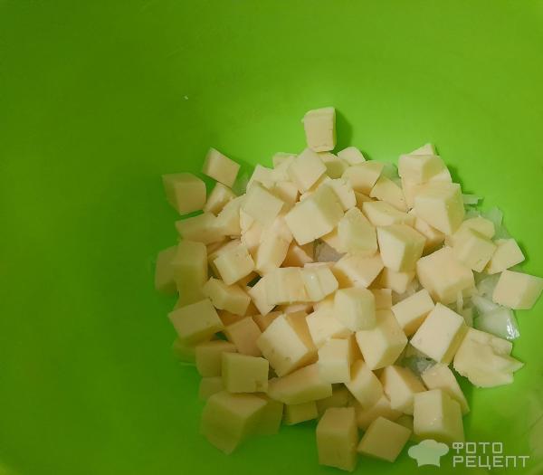 Салат из свежих помидор с сыром и чесноком фото