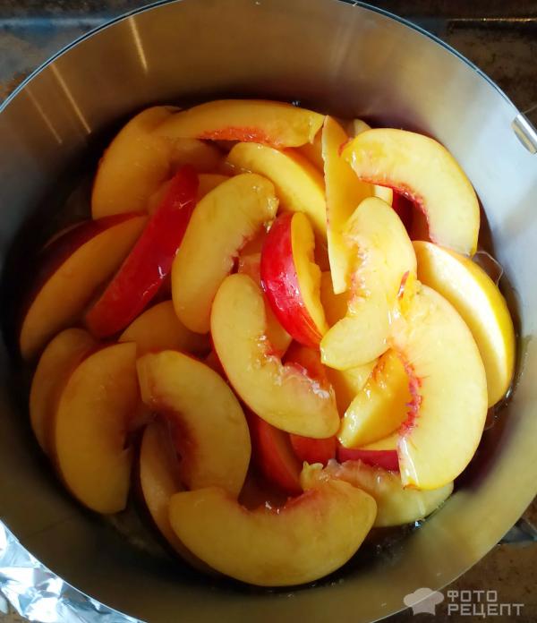 Пирог с карамелизированными фруктами фото