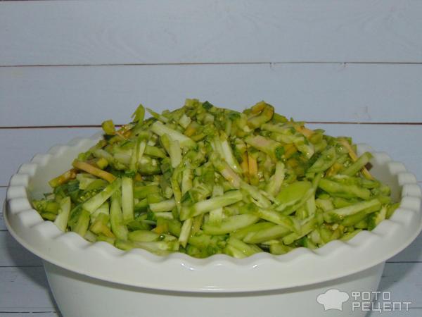 Салат из зелёных помидоров с капустой