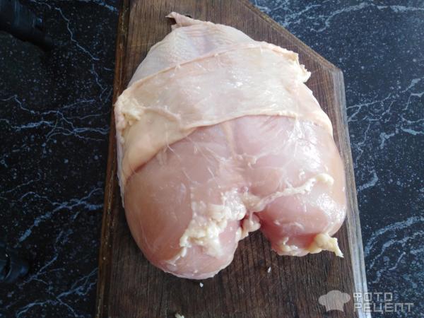 Сочная куриная грудка на шкурке в духовке фото