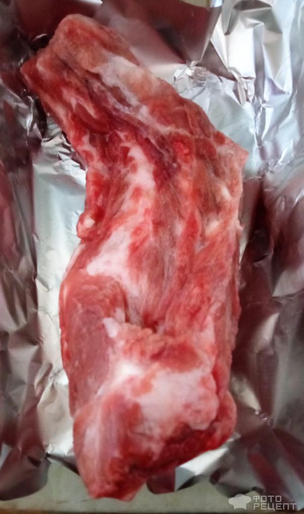 Свинина на косточке, запеченная в духовке фото