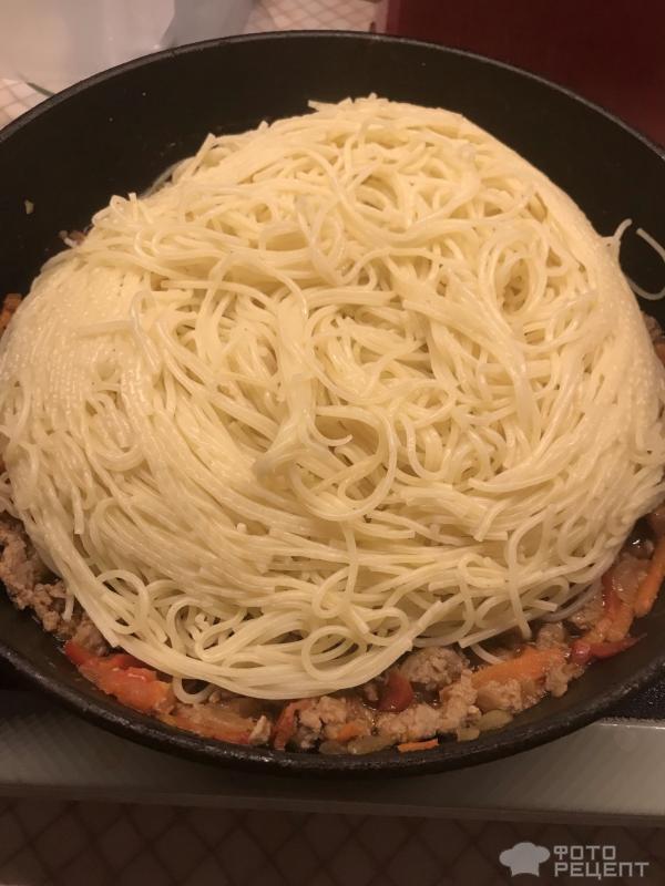 Спагетти в азиатском стиле фото