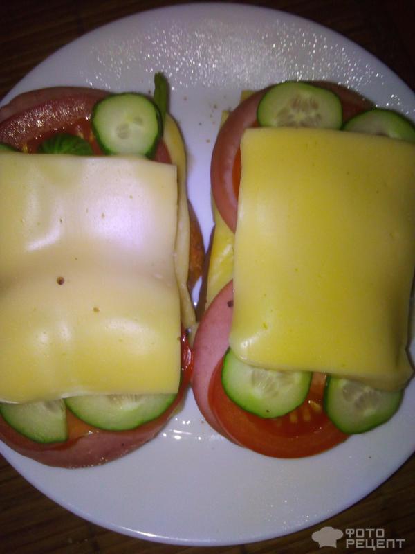 Горячие бутерброды на сковородке фото