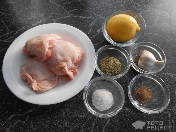 Куриные бедра с розмарином, чесноком и лимоном фото