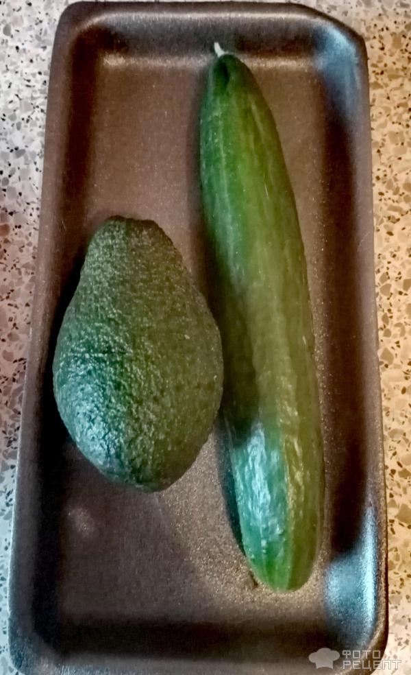 Салат с авокадо и консервированной сардиной фото