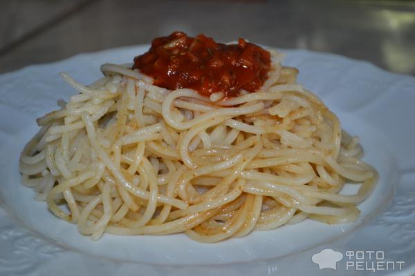 Спагетти с соусом из помидоров