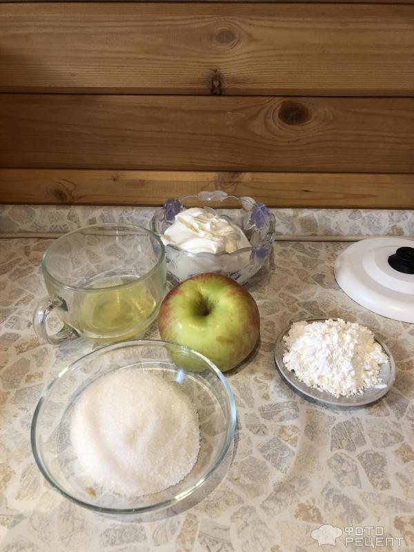 Песочный пирог со сметанной заливкой и яблоком фото