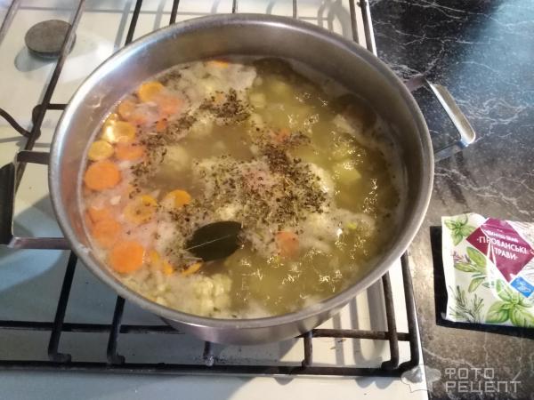 Суп с фрикадельками из куриного фарша фото
