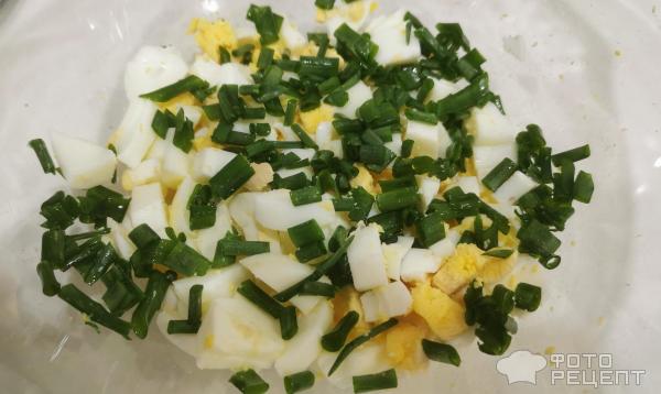 Салат из редиски с яйцом и с зеленью фото