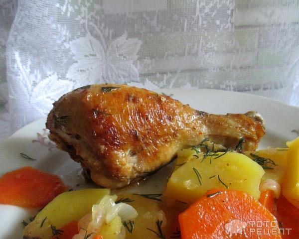 Куриные окорочка на овощной подушке фото