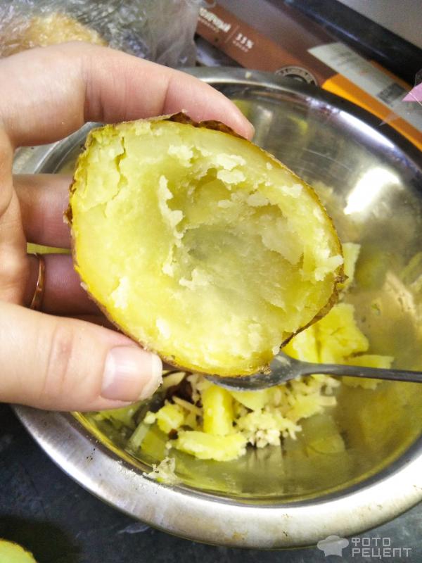 Картошка фаршированная сыром и беконом фото