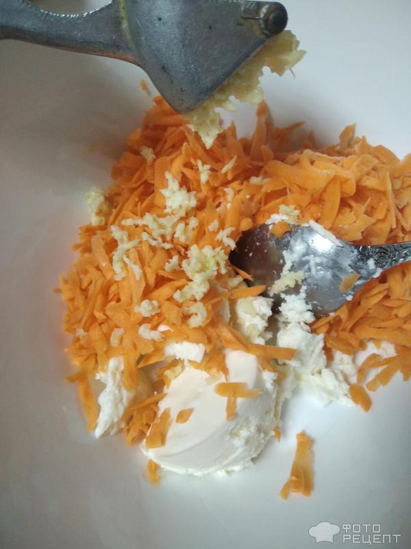 Рулетики с морковью и плавленным сыром фото