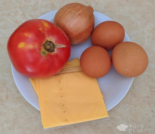 Яичница с помидорами и луком фото