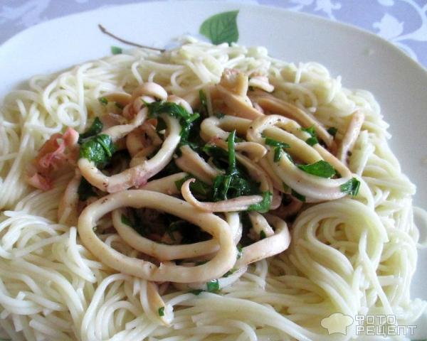 Спагетти с кальмарами фото