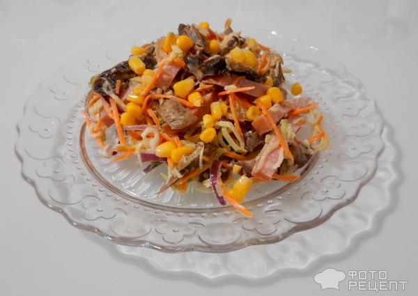 Слоеный салат Каприз с ветчиной и шампиньонами