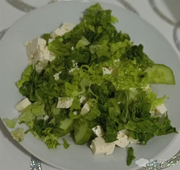 Салат из огурцов, горошка и салата фото