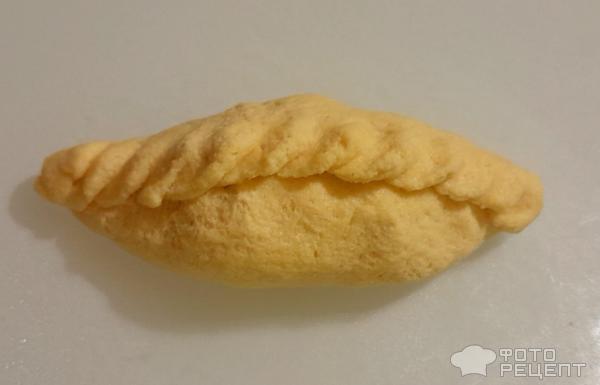 Дрожжевые пирожки на манке с яблочной начинкой фото