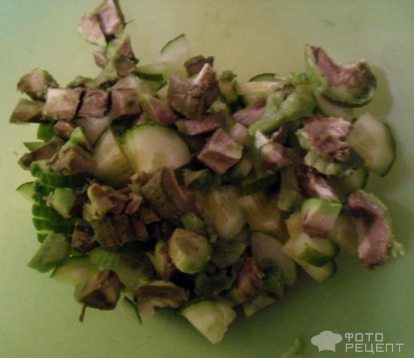 Салат из яиц, огурцов и авокадо фото