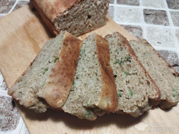 Ржаной хлеб с жаренным луком фото