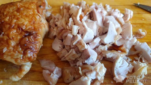 Салат «Нежность» с курицей, огурцом, яйцом и черносливом