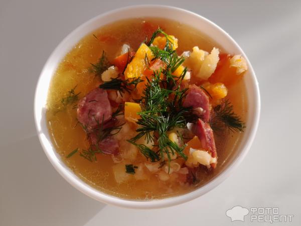Гороховый суп с копченой колбасой фото