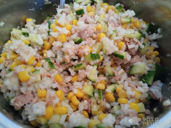 Салат с тунцом и кукурузой фото
