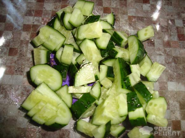 Весенний салат с креветками и рукколой фото