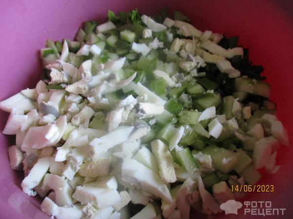 Салат из весенних овощей фото