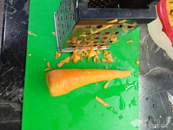 Морковный рулет с творожной начинкой фото