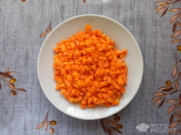 нарезала морковь