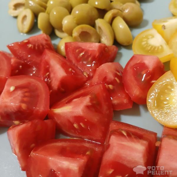 Овощная подлива с оливками и разноцветными помидорами черри фото