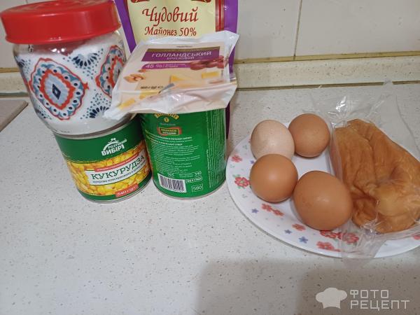 Салат из копченой курицы и ананаса фото