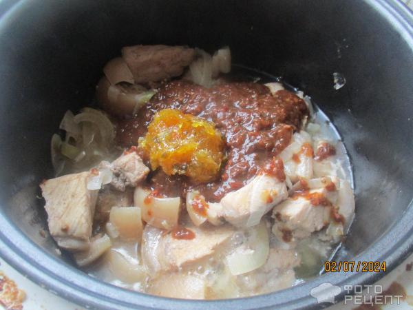 Мясо со сливами и соусом фото