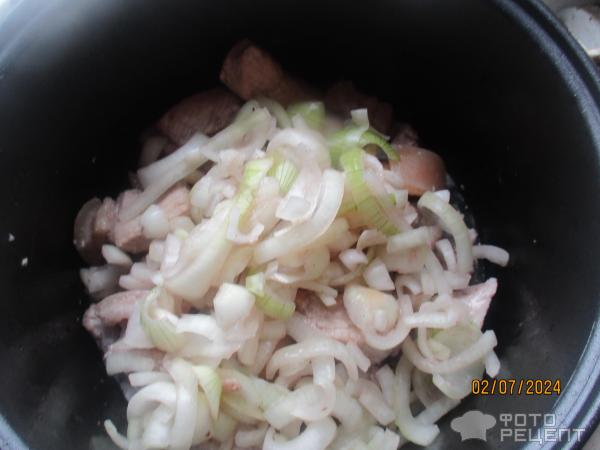 Мясо со сливами и соусом фото