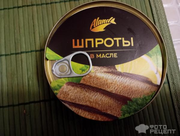 Закуска для гостей со шпротами и овощами фото