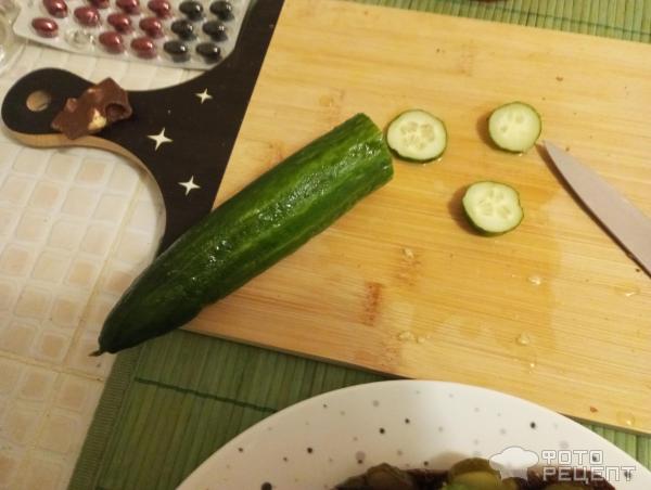 Закуска для гостей со шпротами и овощами фото