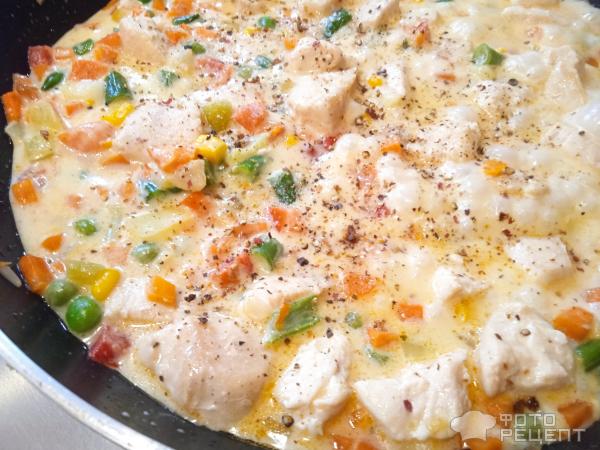 Лапша с овощами и курицей фото
