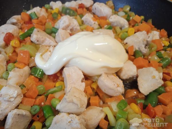 Лапша с овощами и курицей фото