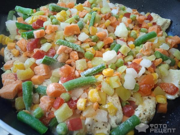 Лапша с овощами и курицей фото