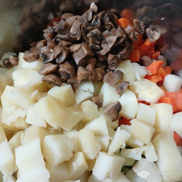 Салат Постный Оливье с грибами и свежими огурцами фото