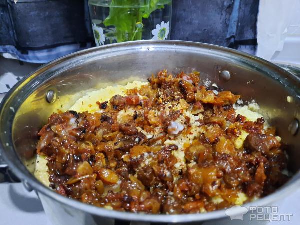 Бульбяная кишка со шкварками и жареным луком. Картофельная колбаса