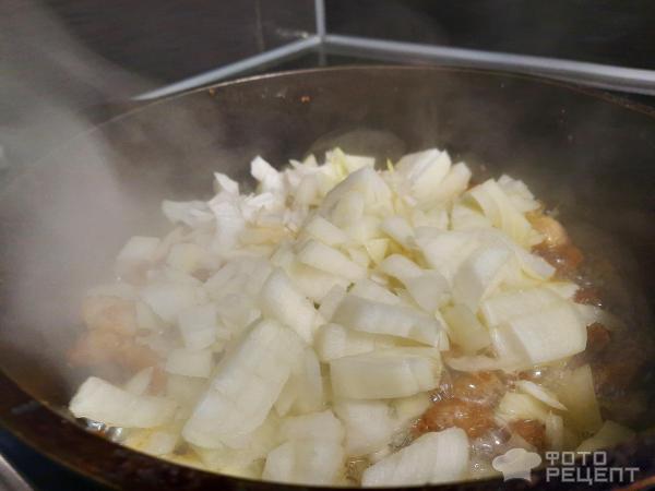 Бульбяная кишка со шкварками и жареным луком. Картофельная колбаса