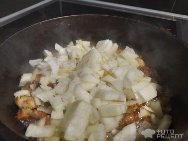 Бульбяная кишка со шкварками и жареным луком. Картофельная колбаса
