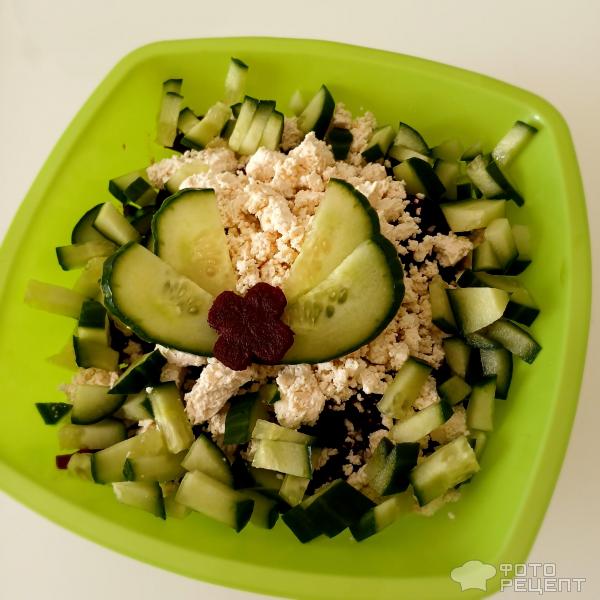 Закуска из печеной свеклы с сыром из ряженки и кедровыми орехами фото
