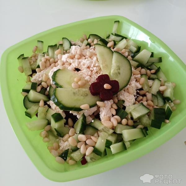 Закуска из печеной свеклы с сыром из ряженки и кедровыми орехами фото