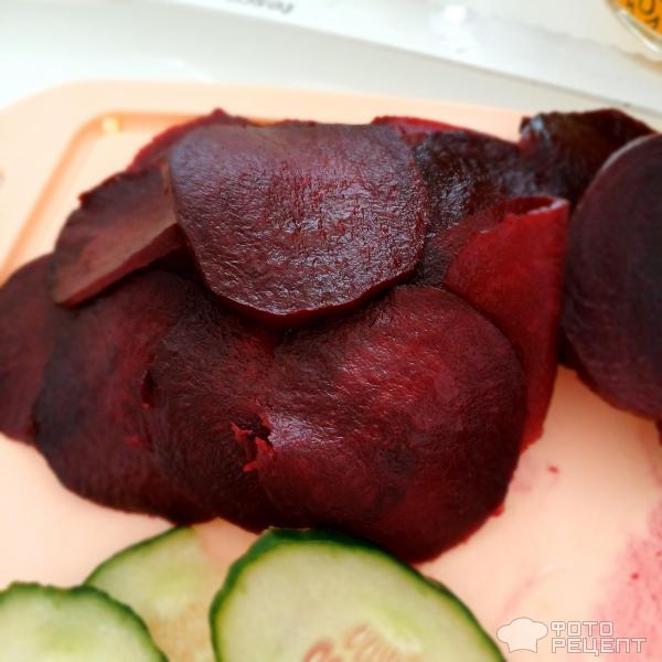 Закуска из печеной свеклы с сыром из ряженки и кедровыми орехами фото