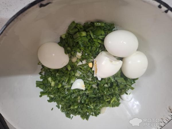 Жареные пирожки с яйцом и зеленым луком фото