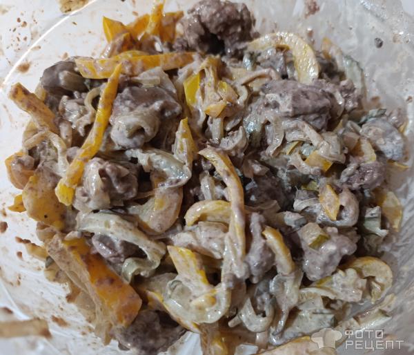 Салат из куриной печени и овощей фото